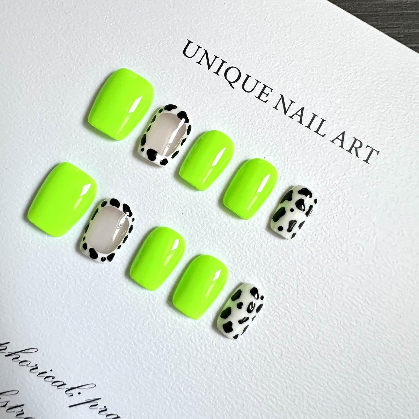 Green spotted dog temperament is simple and unique, purely handmade wearing nail art patch overseas cross-border finished product wholesale