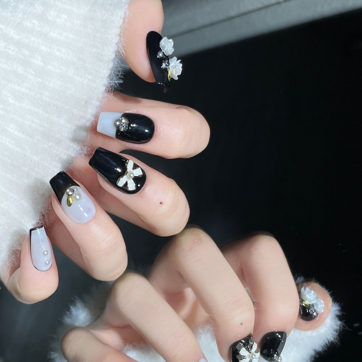 1346 chanel style press on nails 100% handmade false nails black white