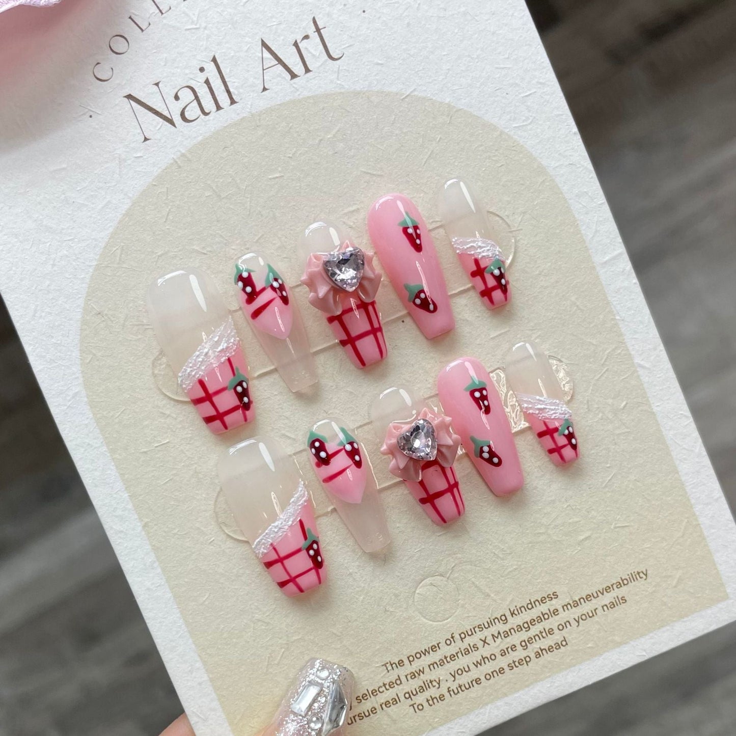 731 Fruit fraise style presse sur ongles 100% faux ongles faits à la main rose