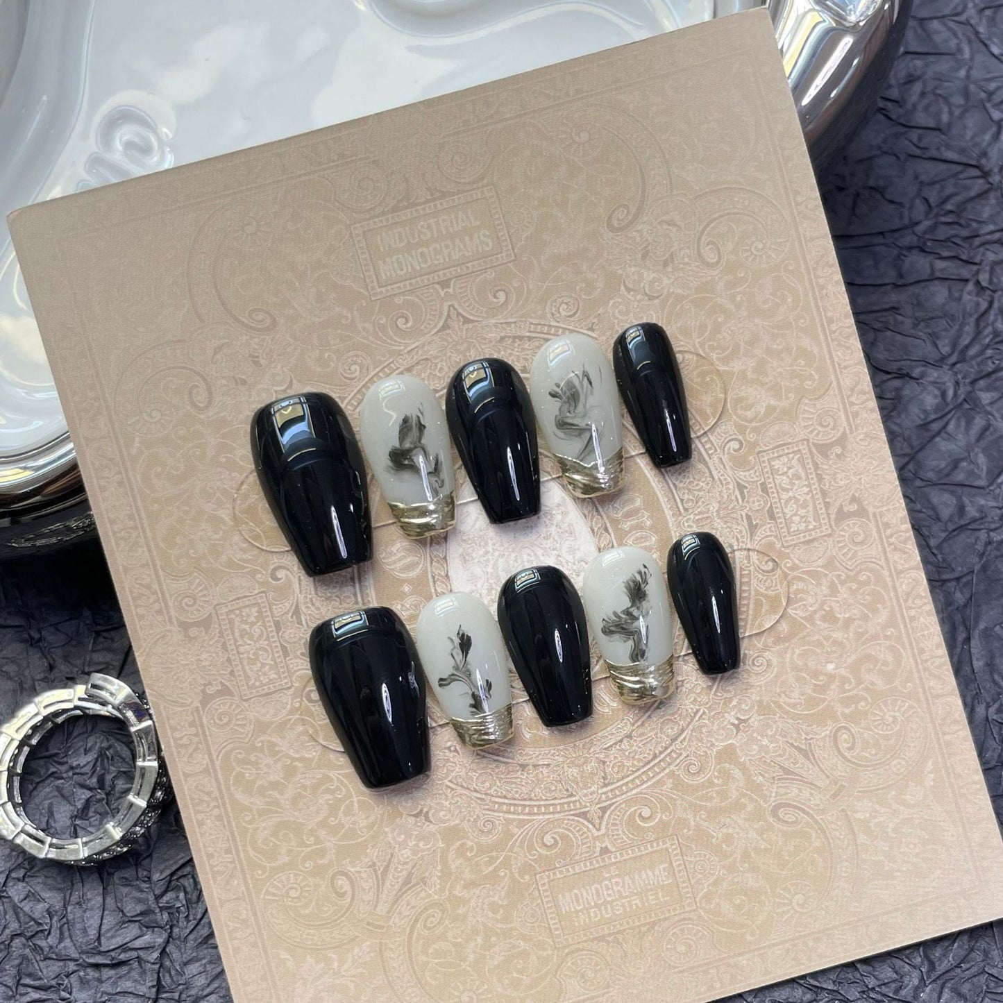 1243 Dark Night Stain stijl press-on nagels 100% handgemaakte kunstnagels zwart wit