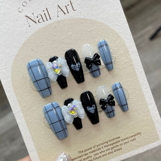 740 Presse de style nœud à carreaux sur les ongles 100% faux ongles faits à la main bleu noir