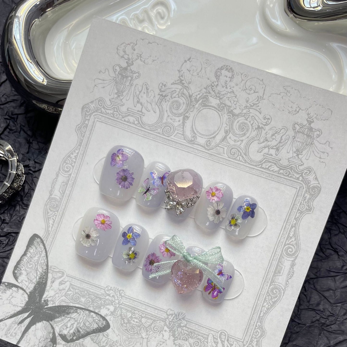 1232 Flower Butterfly-stijl press-on nagels 100% handgemaakte kunstnagels paars